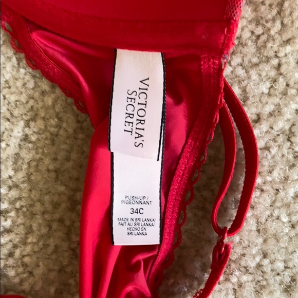 Victoria Secrets Push-up Bra - Picture 3 of 3